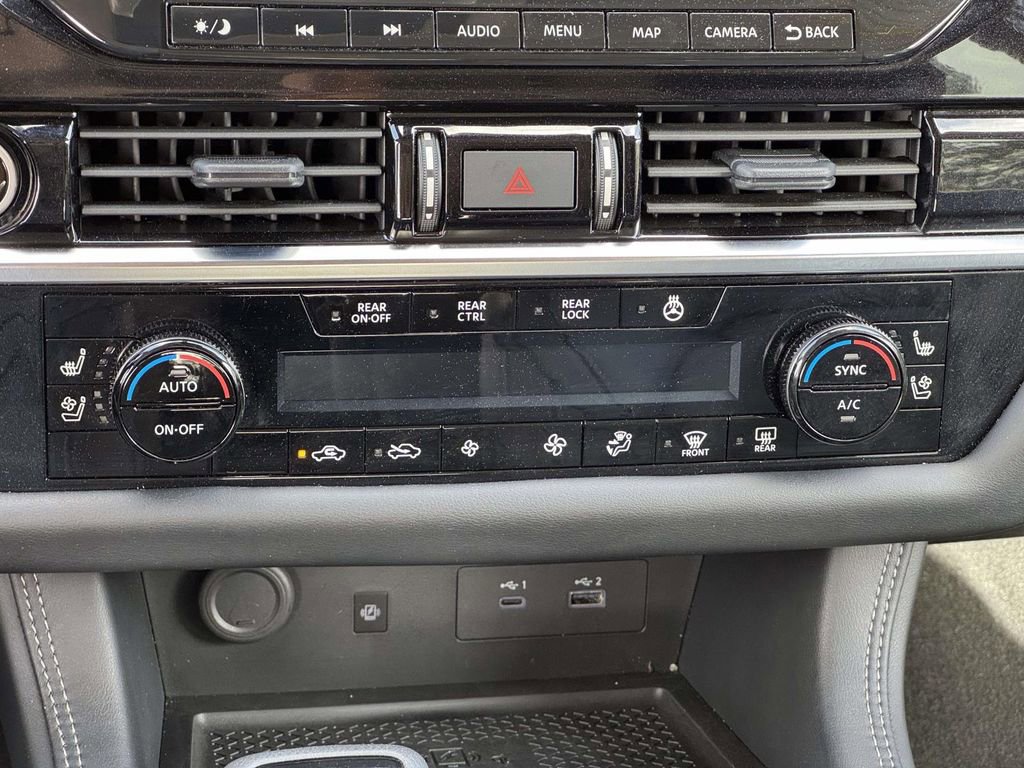 Used 2023 Nissan Pathfinder Platinum image 10