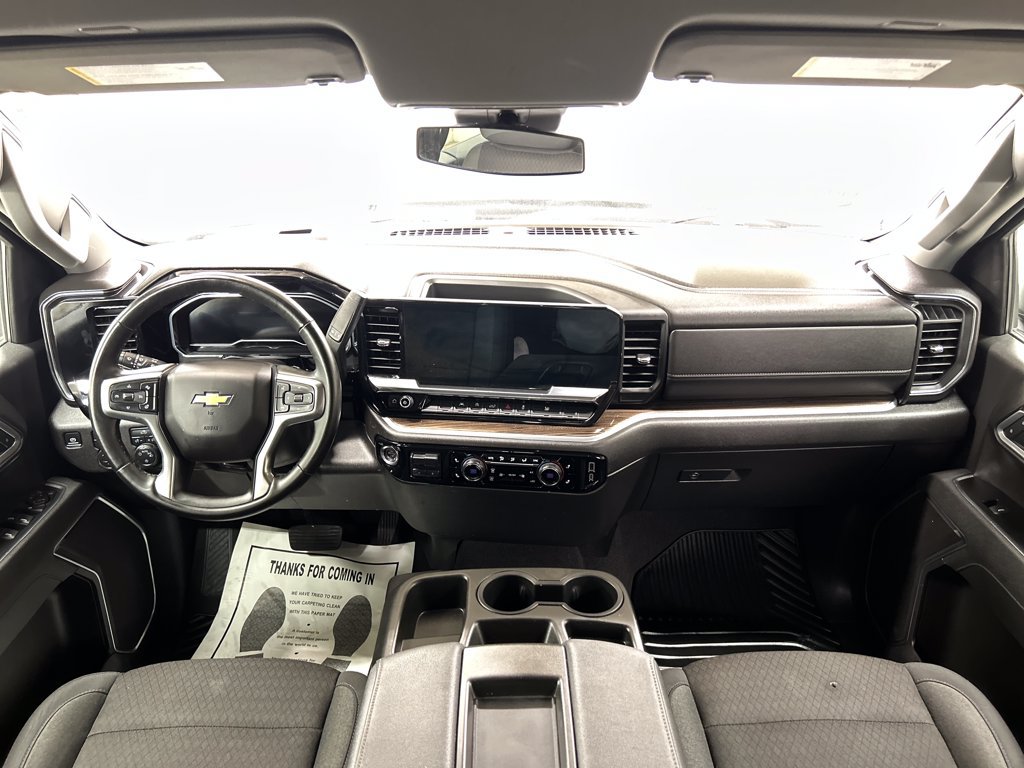 Used 2025 Chevrolet Silverado 1500 LT AWD/4WD image 7