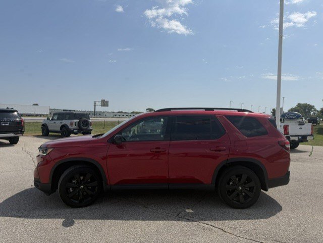 Used 2025 Honda Pilot Black Edition image 6