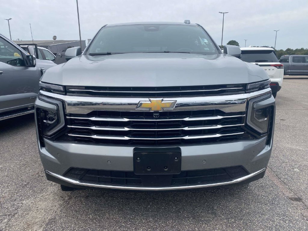 Used 2025 Chevrolet Tahoe LT AWD/4WD image 2