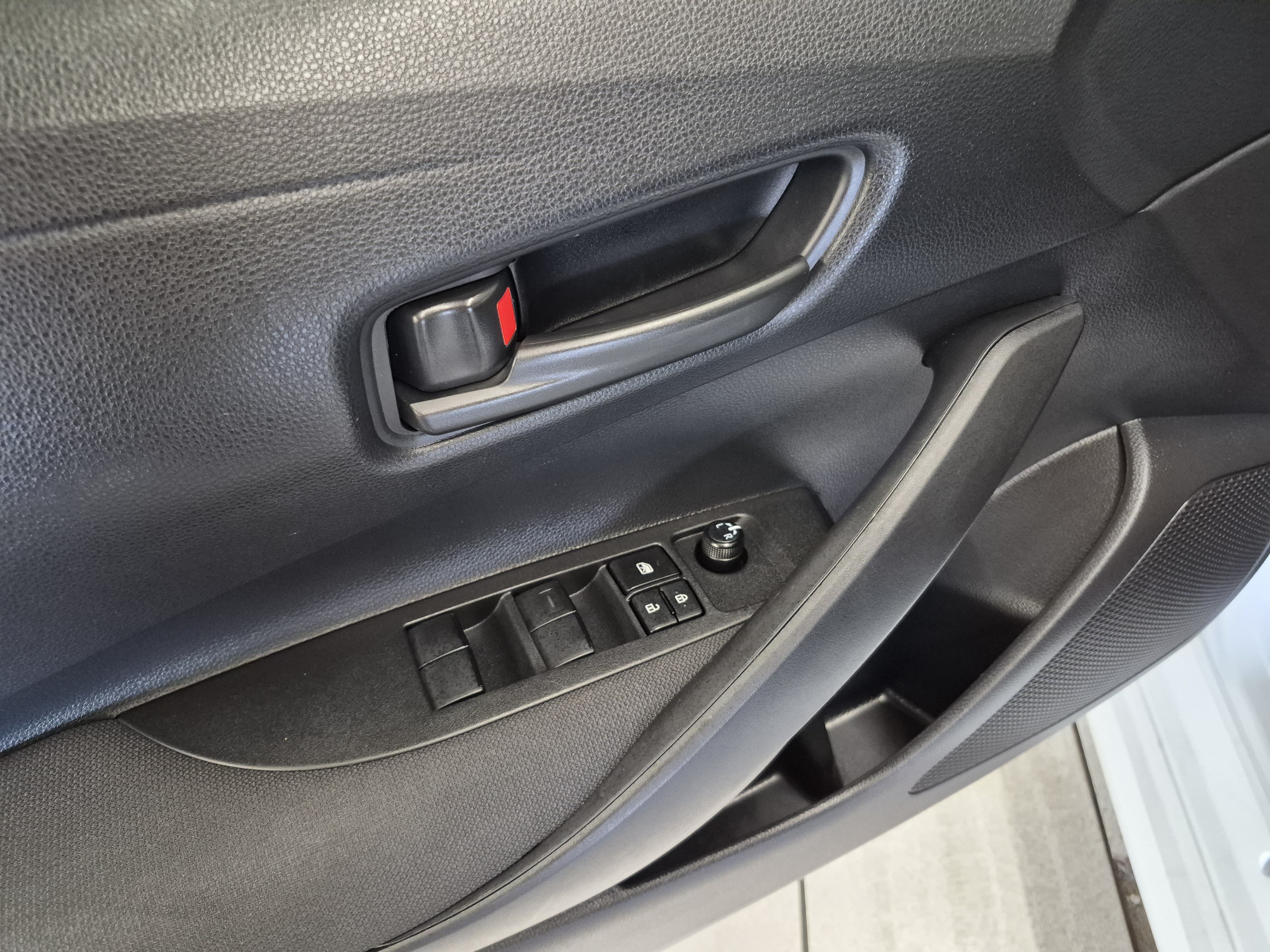 Used 2025 Toyota Corolla LE FWD image 10