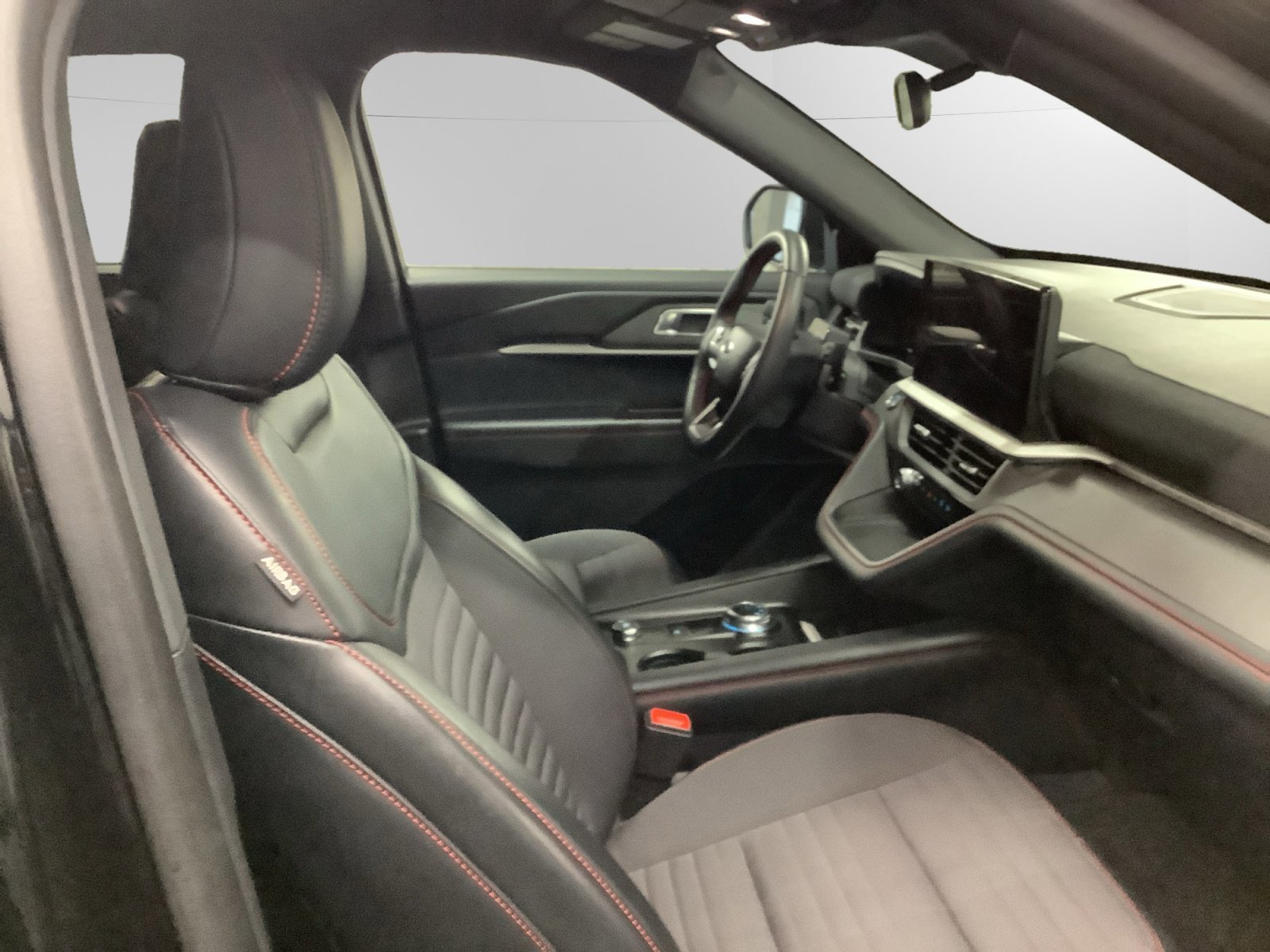 Certified 2025 Ford Explorer ST-Line w/ ST-Line Street Pack image 15