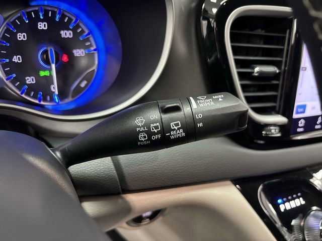 Used 2023 Chrysler Pacifica Touring-L image 20