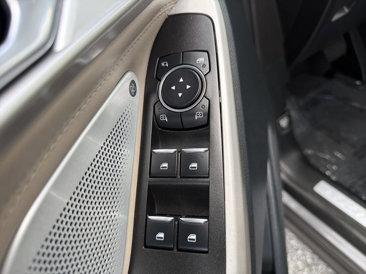 Certified 2023 Ford Explorer Limited w/ Limited Technology Package RWD image 19