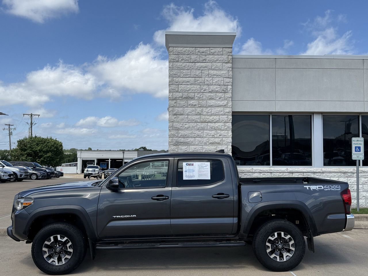 Used 2018 Toyota Tacoma TRD Off-Road AWD/4WD image 3