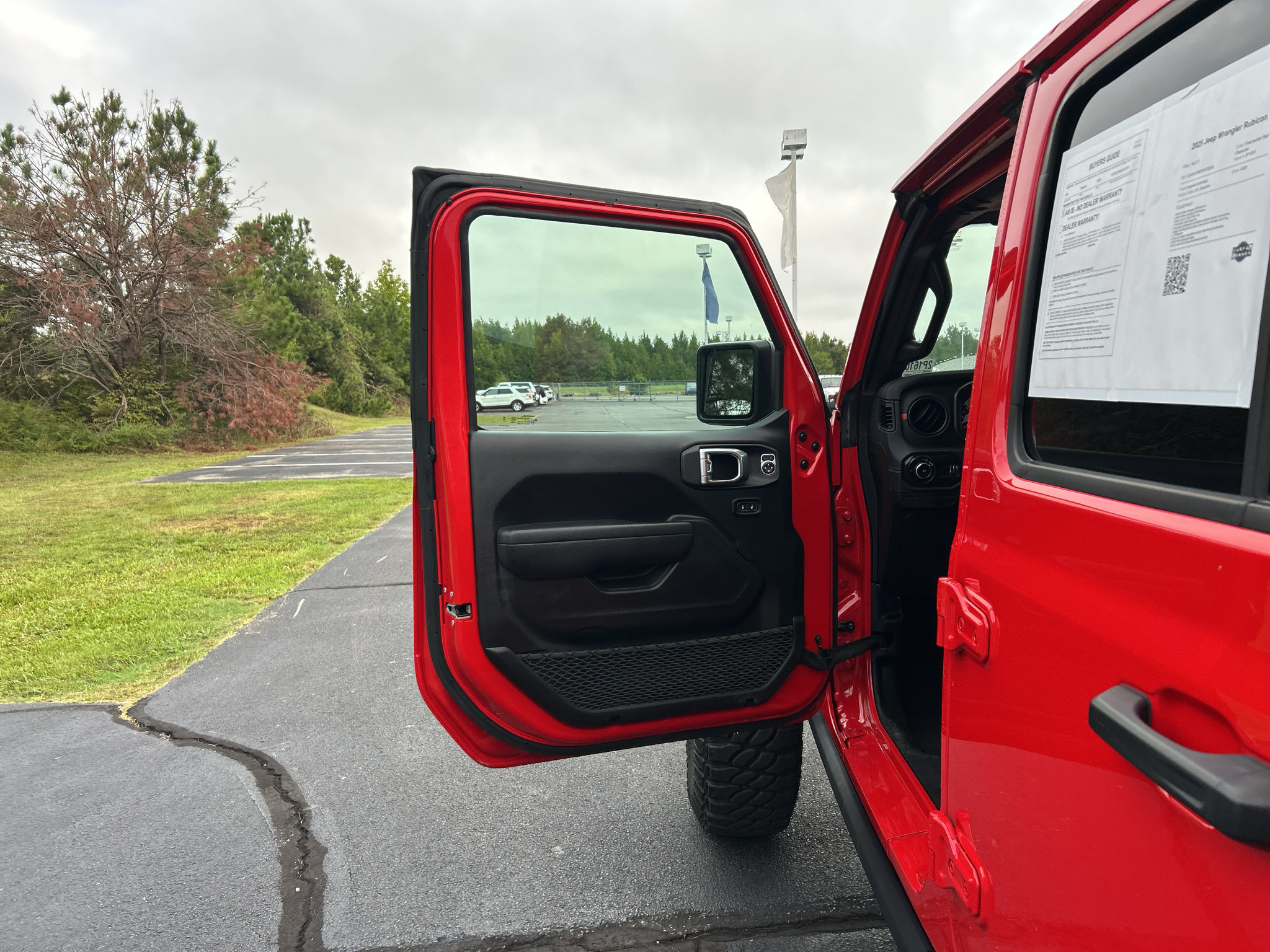 Used 2025 Jeep Wrangler Unlimited Rubicon AWD/4WD image 18