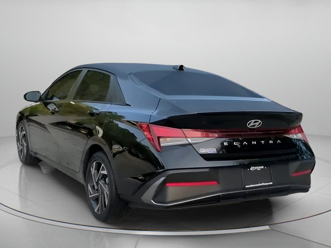 Used 2025 Hyundai Elantra Sport FWD image 22
