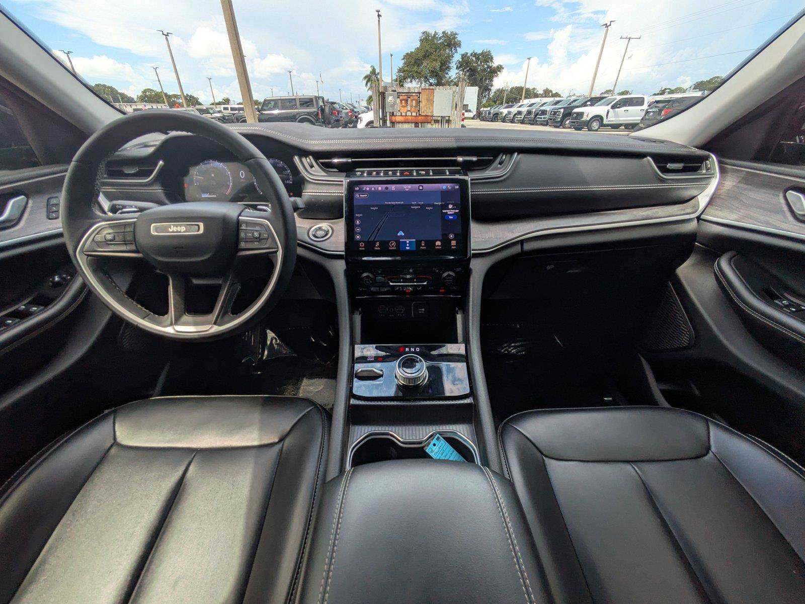 Used 2023 Jeep Grand Cherokee Limited AWD/4WD image 17