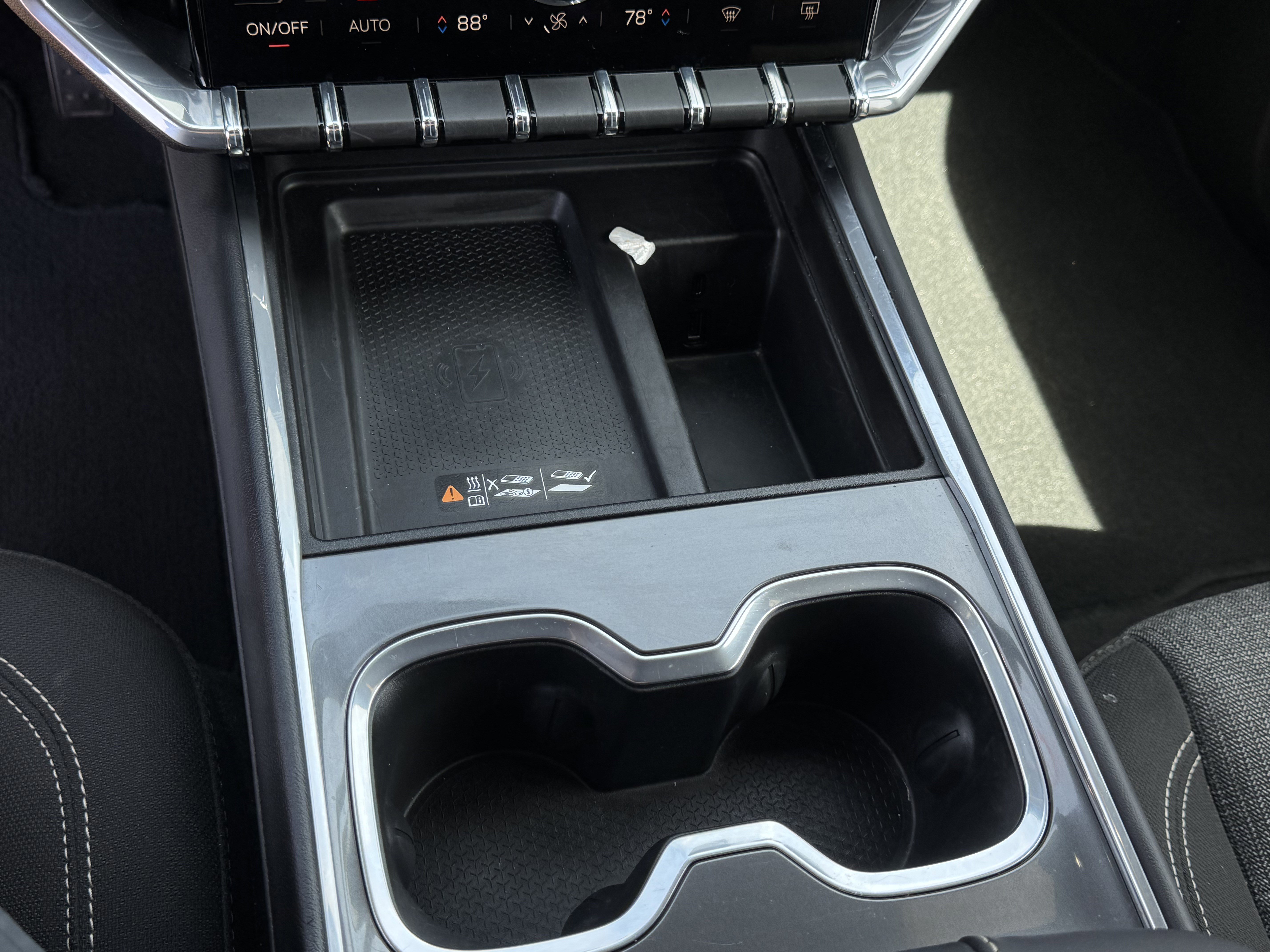 Used 2025 GMC Acadia Elevation image 22