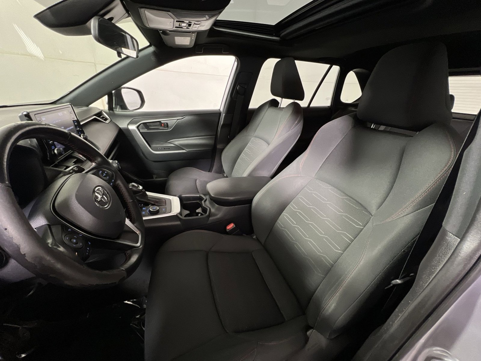 Used 2021 Toyota RAV4 SE w/ Weather & Moonroof Package image 13