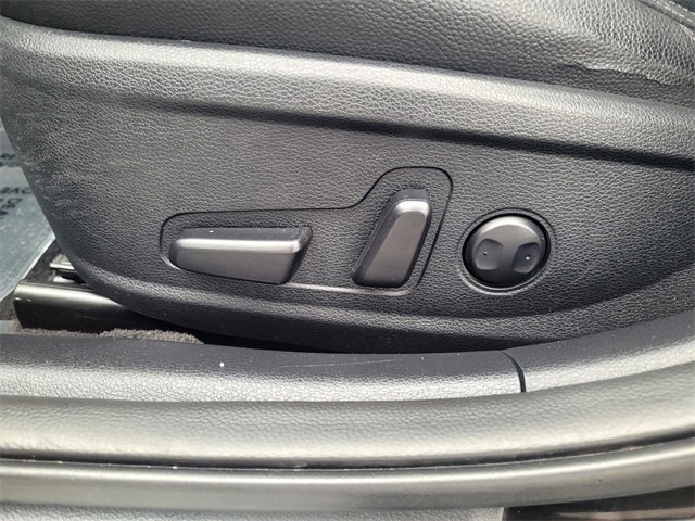 Used 2019 Kia Cadenza Premium image 11