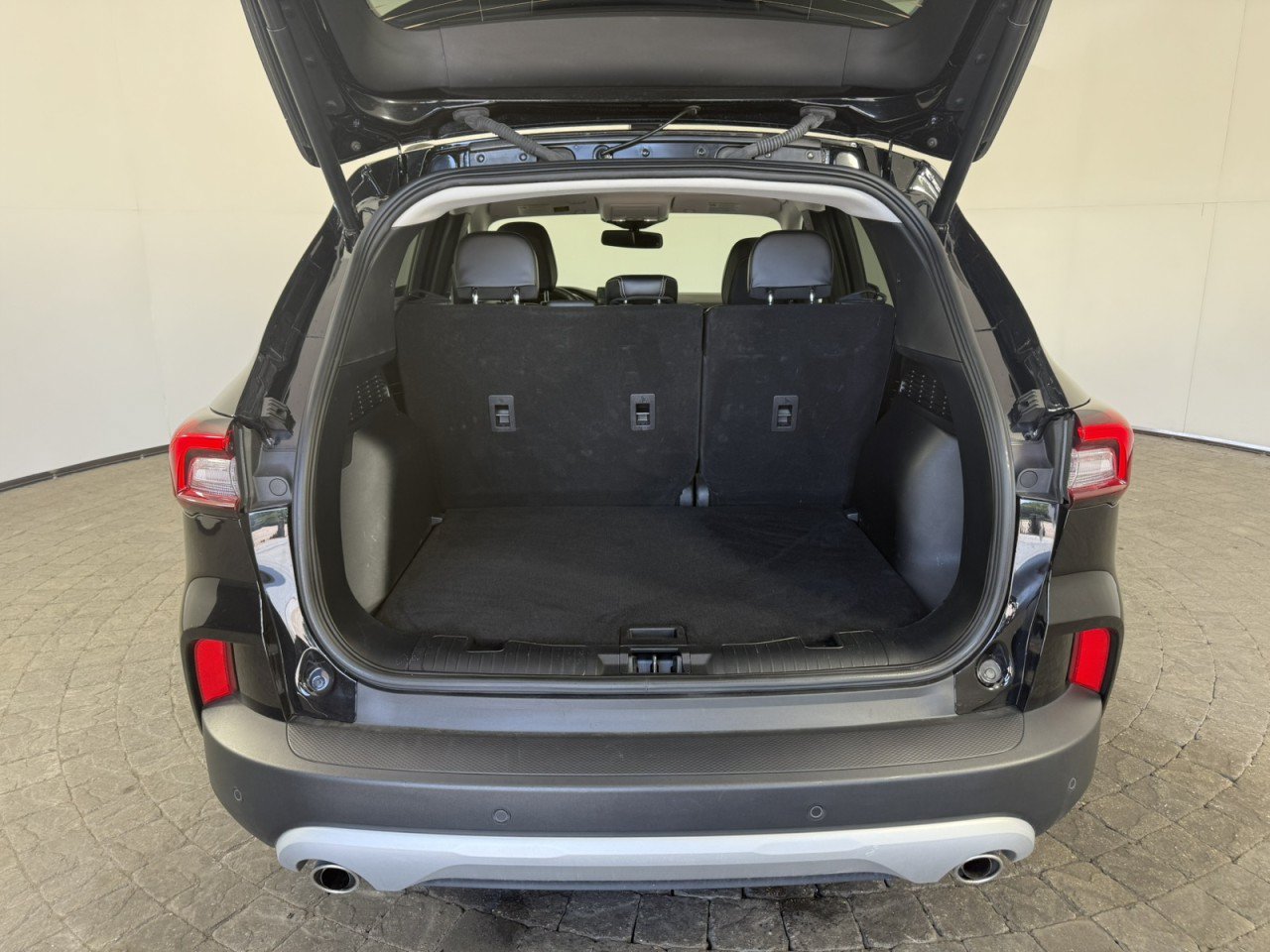 Certified 2025 Ford Escape Platinum AWD/4WD image 7