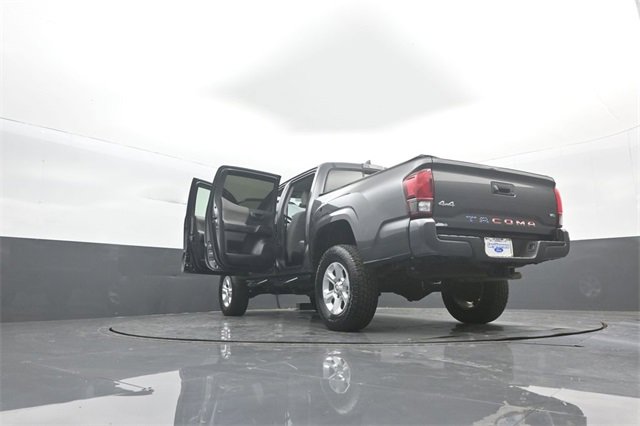 Used 2018 Toyota Tacoma SR image 45