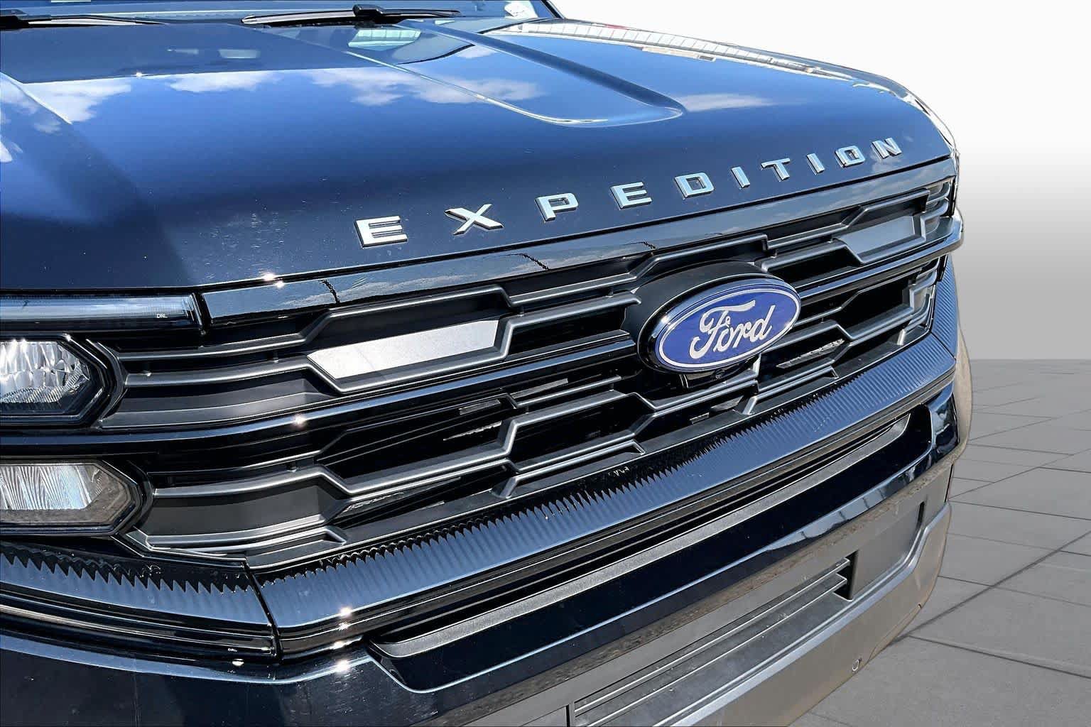 Certified 2025 Ford Expedition Active AWD/4WD image 30