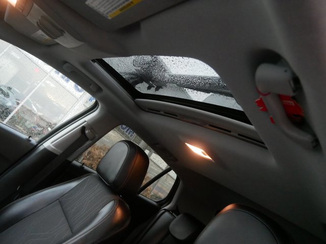 Used 2018 Chevrolet Trax LT w/ Sun & Sound Package image 17