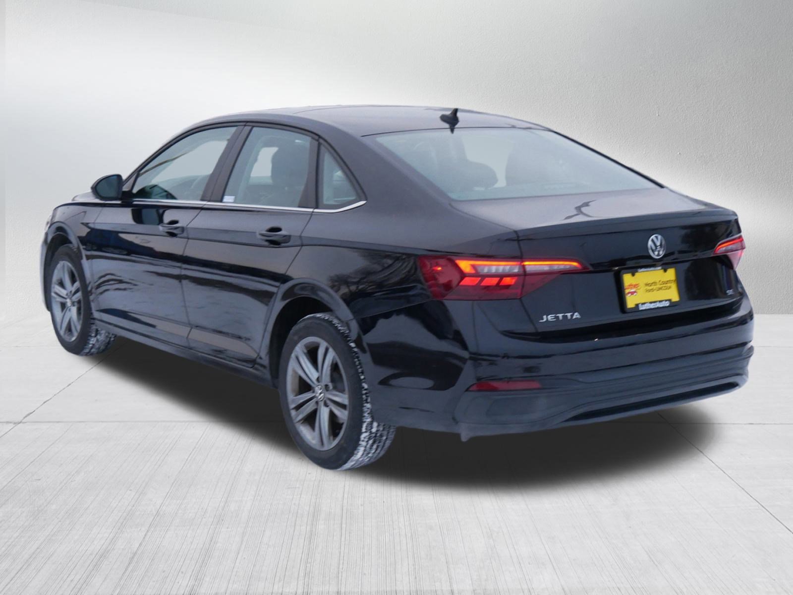 Used 2024 Volkswagen Jetta SE image 5
