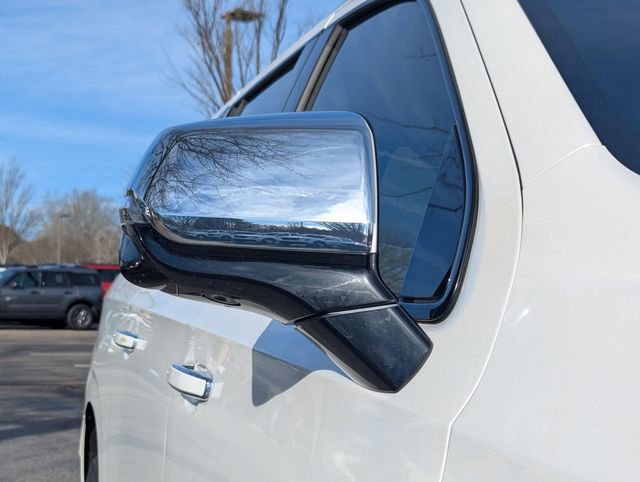 Used 2023 Chevrolet Suburban Premier image 12