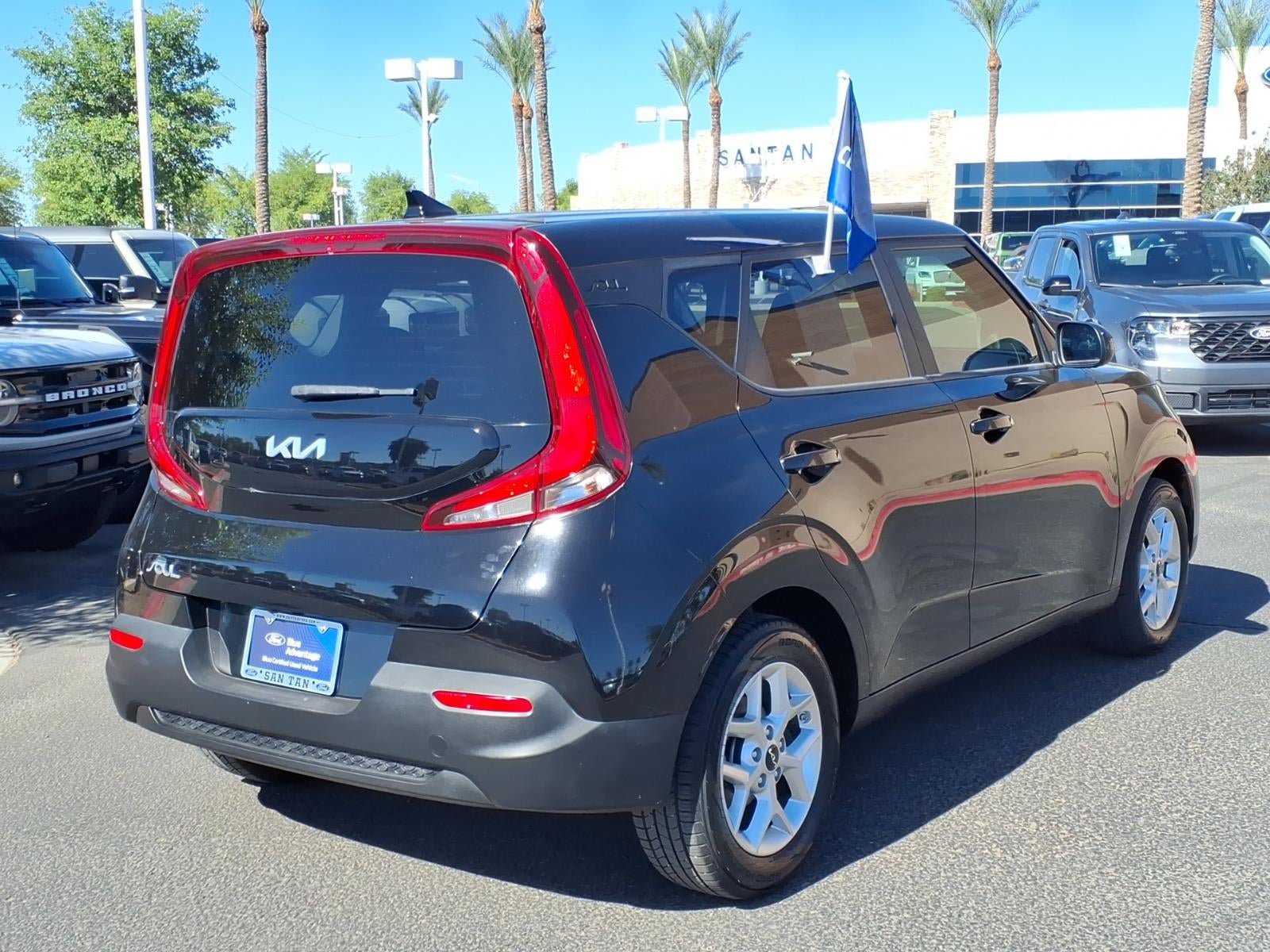 Used 2022 Kia Soul LX w/ Technology Package FWD image 4