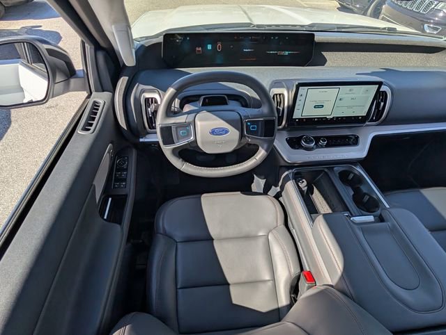 Certified 2025 Ford Expedition Active image 11