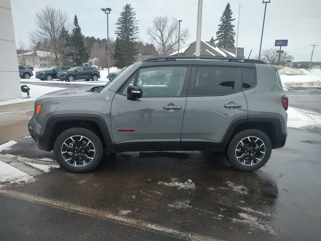 Used 2023 Jeep Renegade Trailhawk w/ Trailhawk Elite Group image 2