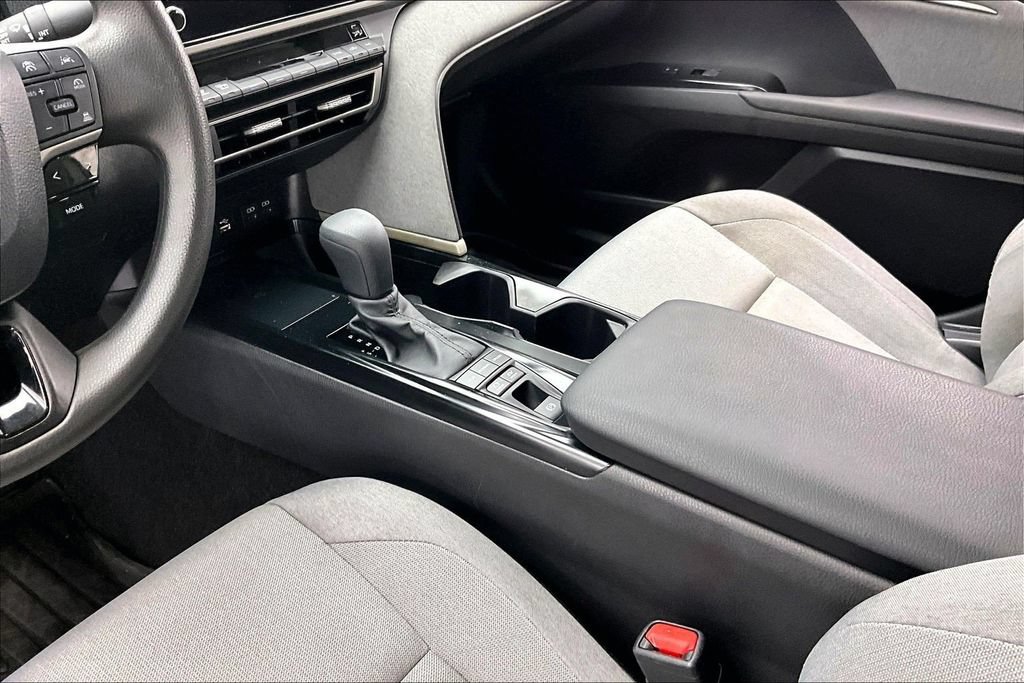 Used 2025 Toyota Camry LE w/ Convenience Package FWD image 15