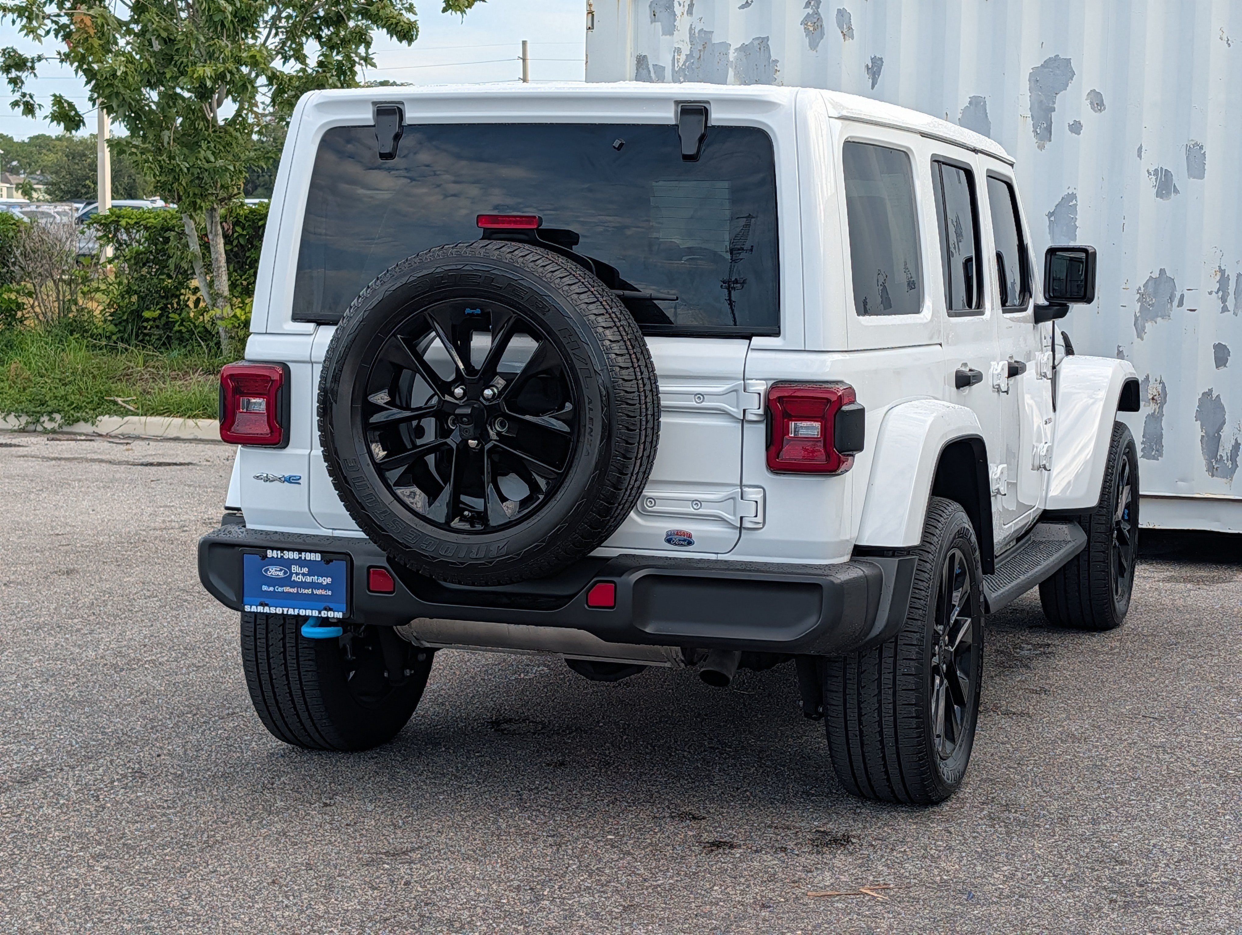 Used 2022 Jeep Wrangler Unlimited Sahara w/ Cold Weather Group AWD/4WD image 5