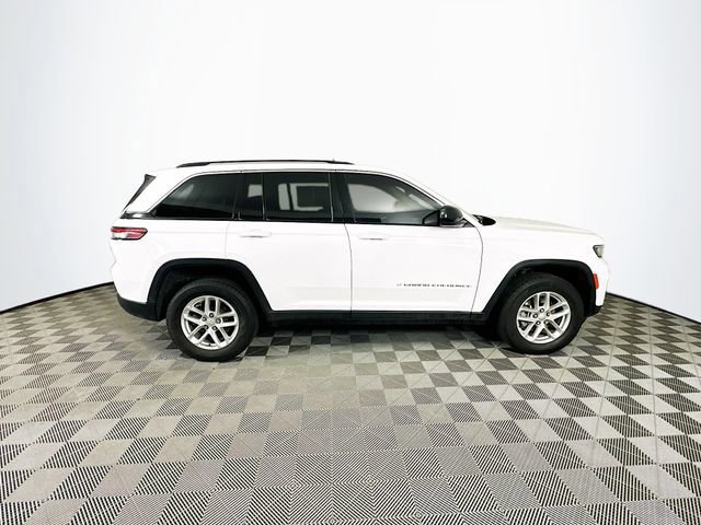 Used 2023 Jeep Grand Cherokee Laredo image 6