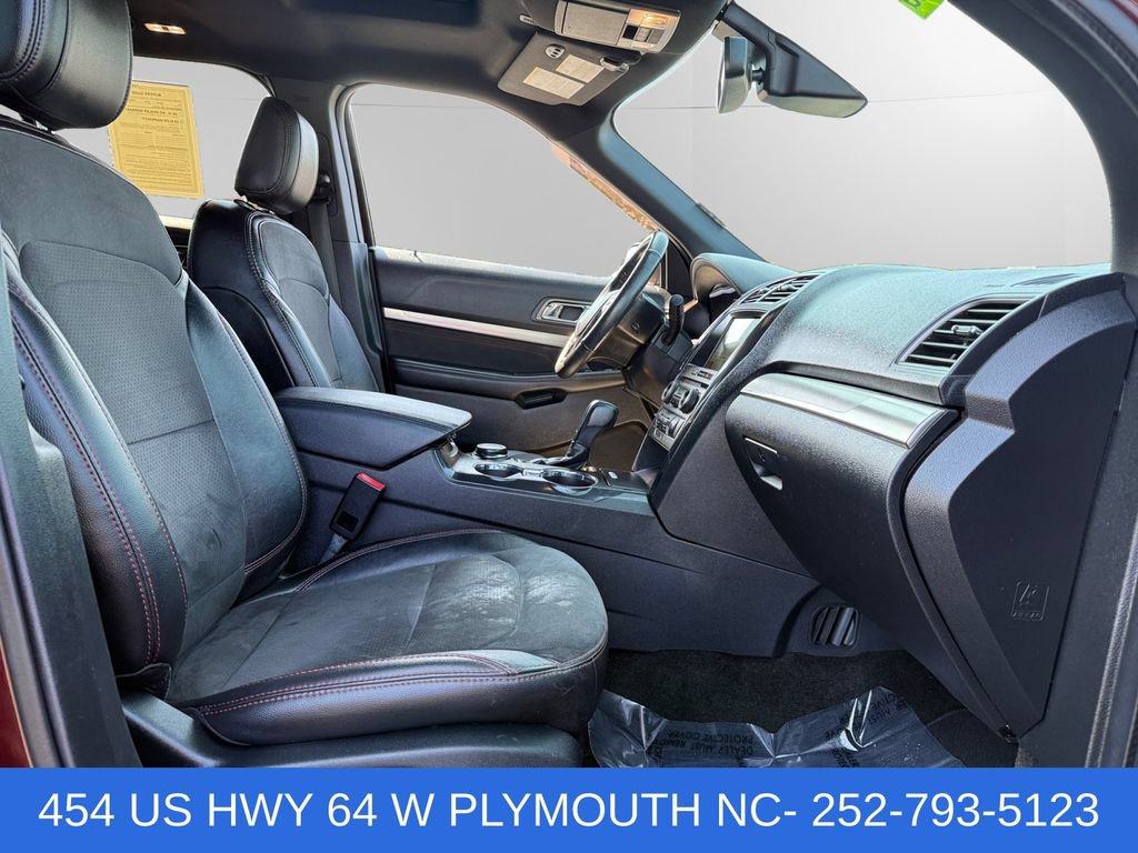 Certified 2018 Ford Explorer XLT w/ Equipment Group 202A AWD/4WD image 15