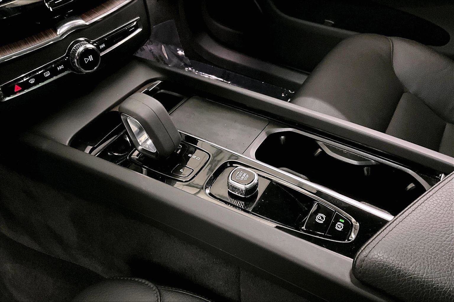 Used 2022 Volvo XC60 T8 Inscription Expression w/ Advanced Package image 16