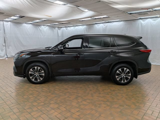 Used 2021 Toyota Highlander XLE AWD/4WD image 4