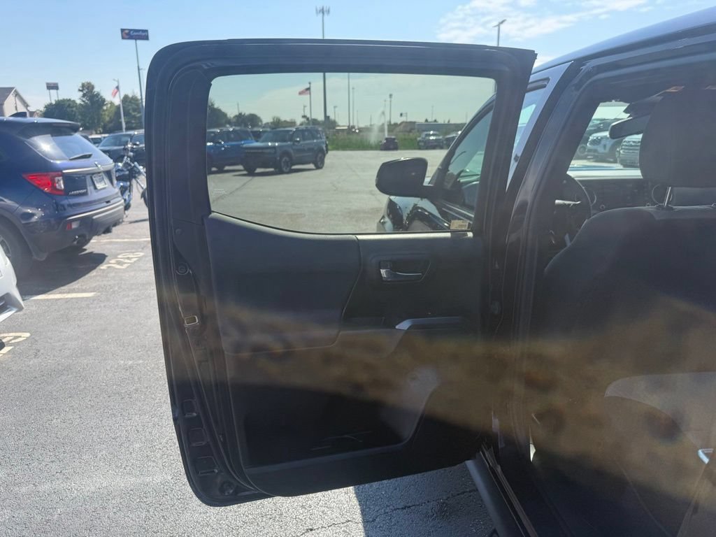 Used 2021 Toyota Tacoma TRD Sport AWD/4WD image 39