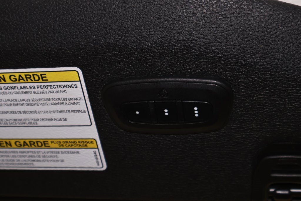 Used 2019 Jeep Wrangler Unlimited Sahara w/ Uconnect 4C Nav & Sound Group image 32