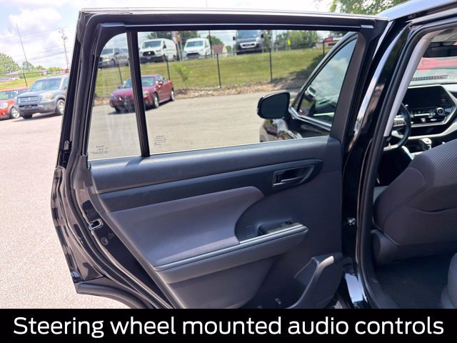 Used 2023 Toyota Highlander LE AWD/4WD image 24