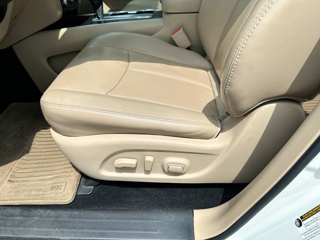 Used 2018 Nissan Pathfinder Platinum FWD image 9