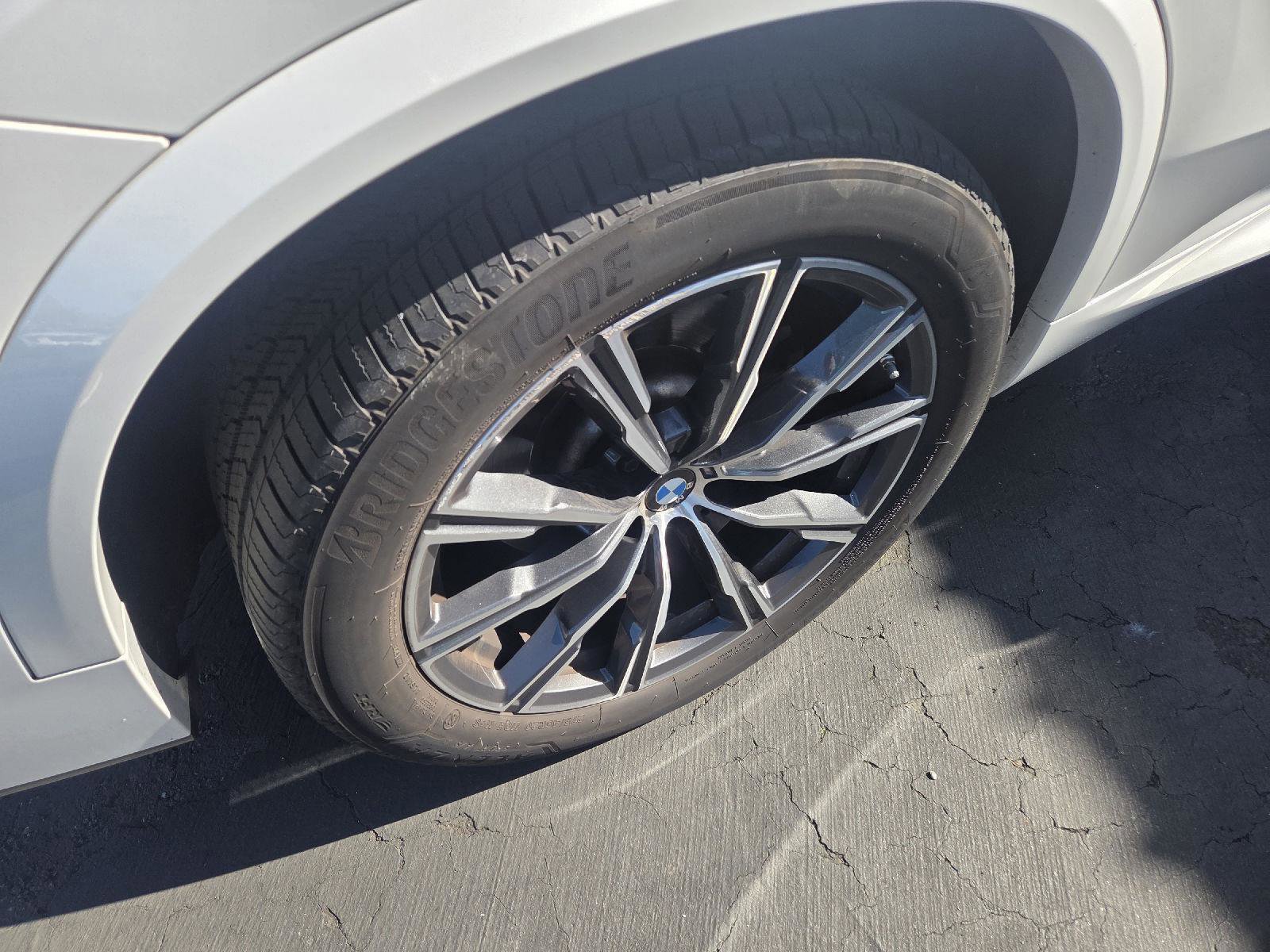 Used 2021 BMW X5 xDrive40i w/ M Sport Package image 14