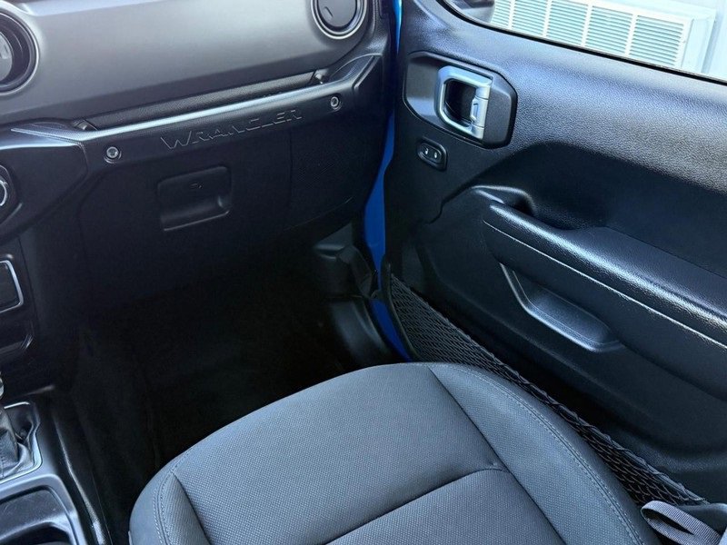 Used 2022 Jeep Wrangler Unlimited Sport image 15