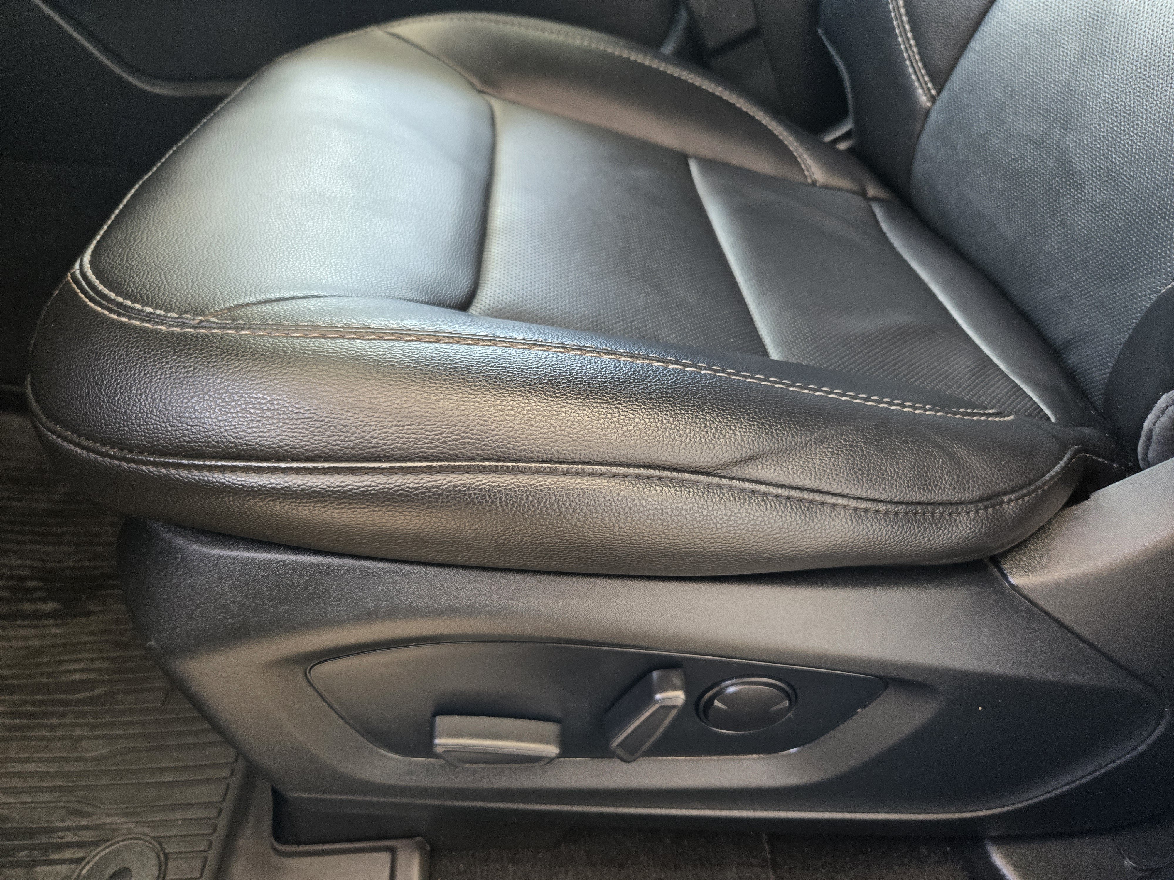 Certified 2022 Ford Explorer Limited w/ Equipment Group 301A RWD image 19