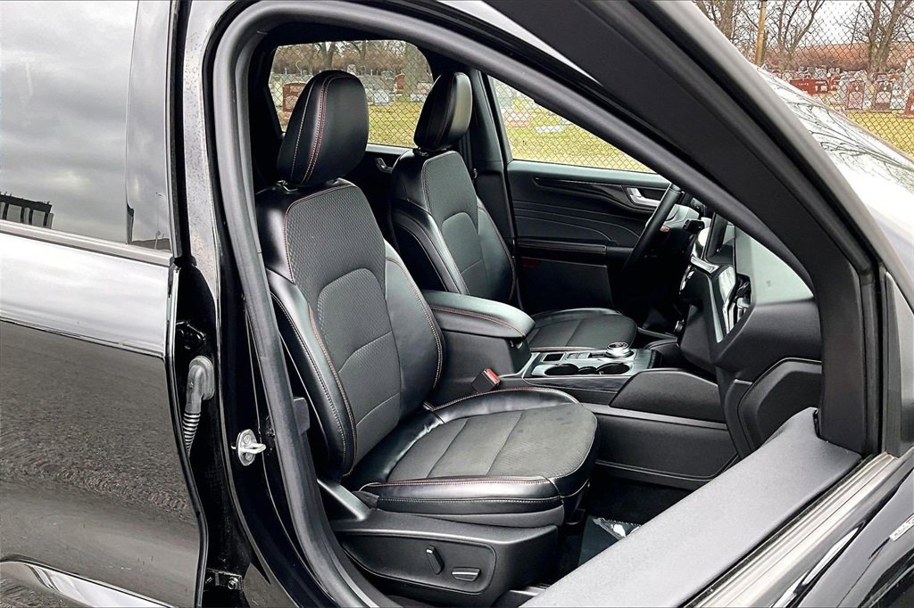 Certified 2023 Ford Escape ST-Line Select w/ Tech Pack #2 image 7