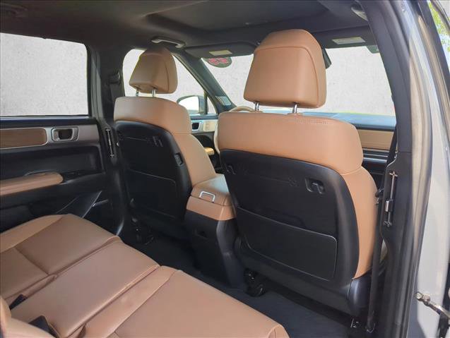 Used 2025 Hyundai Santa Fe Limited AWD/4WD image 19