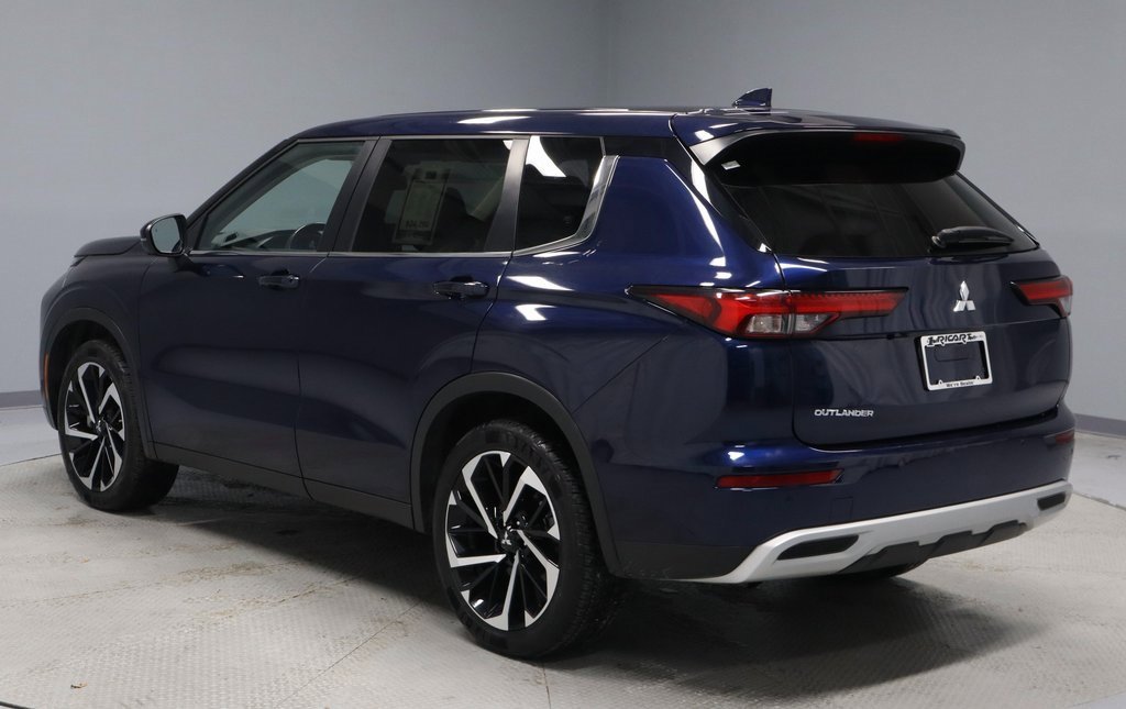 Used 2024 Mitsubishi Outlander SE image 10