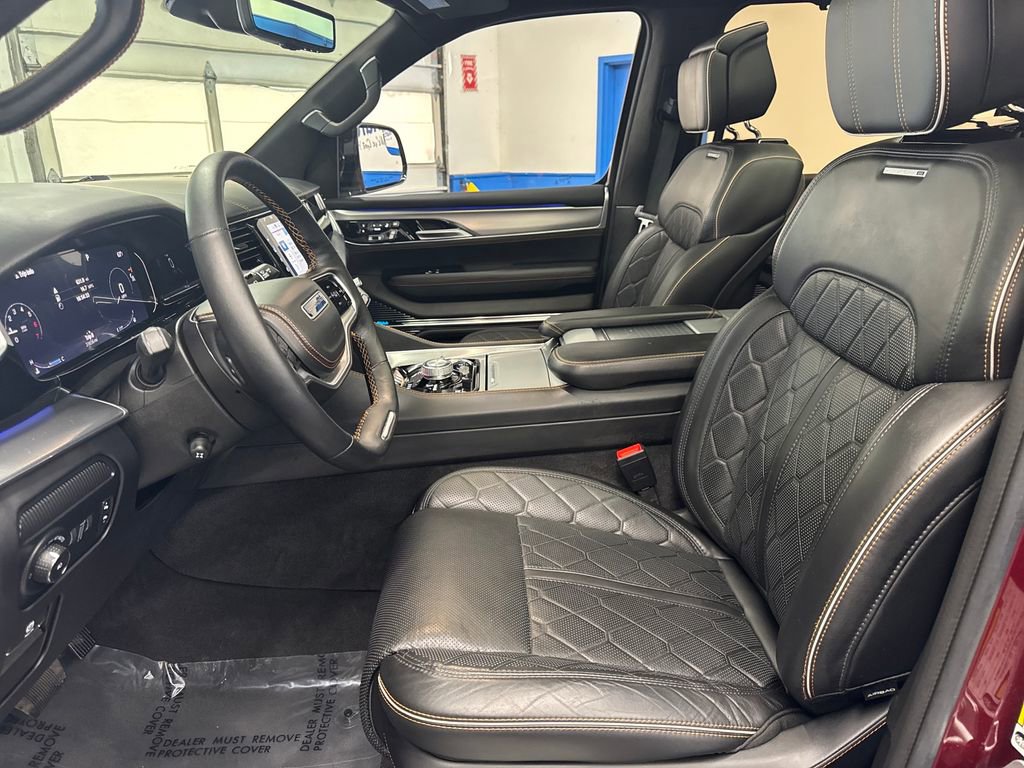 Used 2023 Jeep Grand Wagoneer Series III AWD/4WD image 10