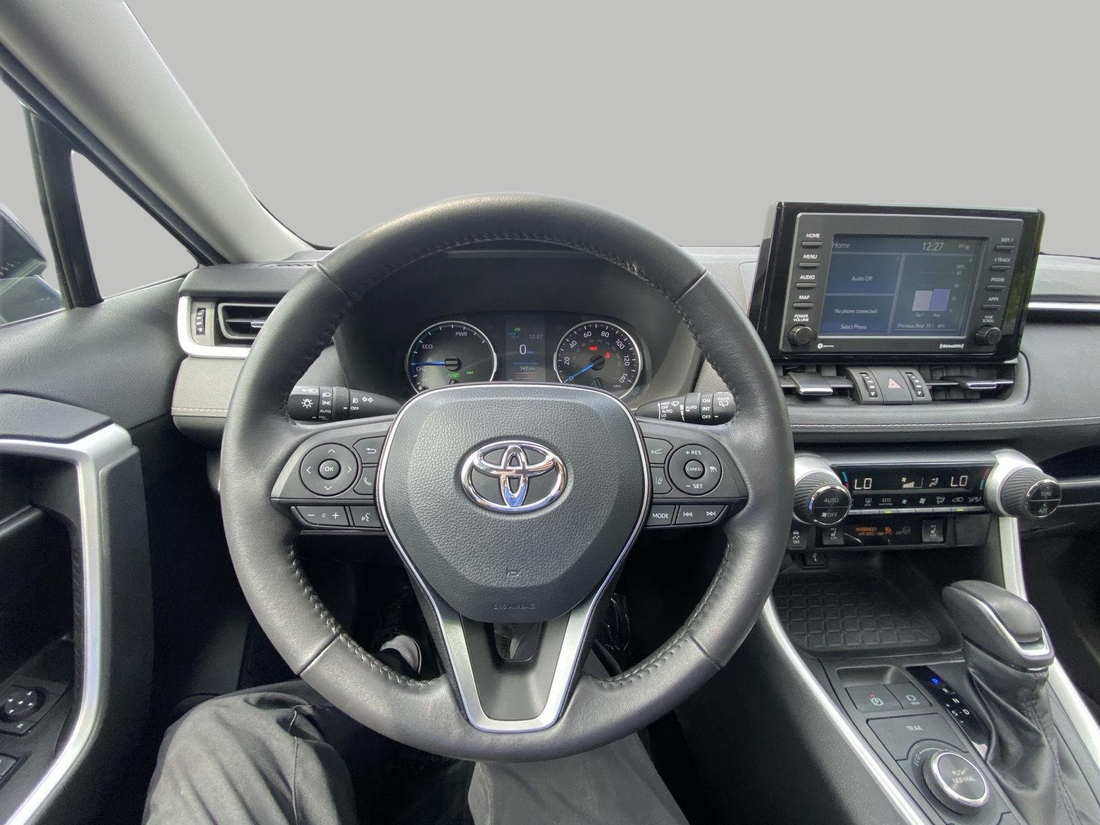 Used 2022 Toyota RAV4 XLE Premium AWD/4WD image 17