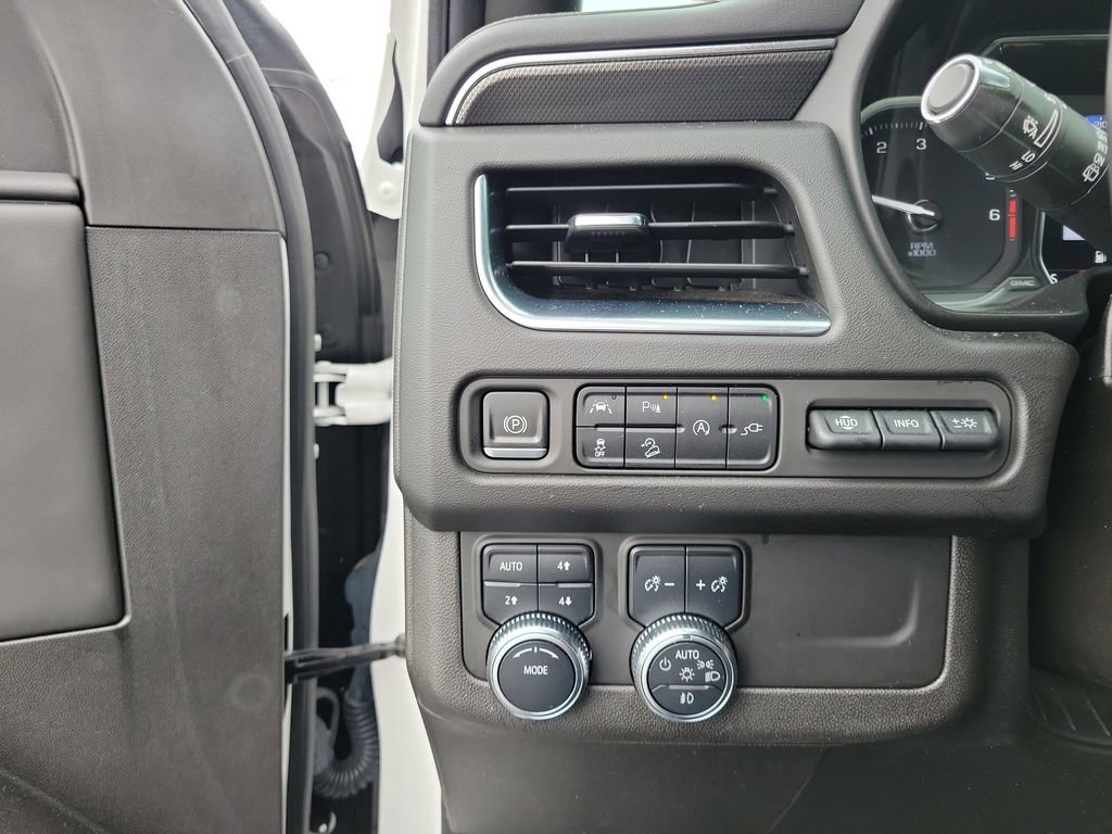 Used 2021 GMC Yukon XL AT4 w/ AT4 Premium Package AWD/4WD image 22