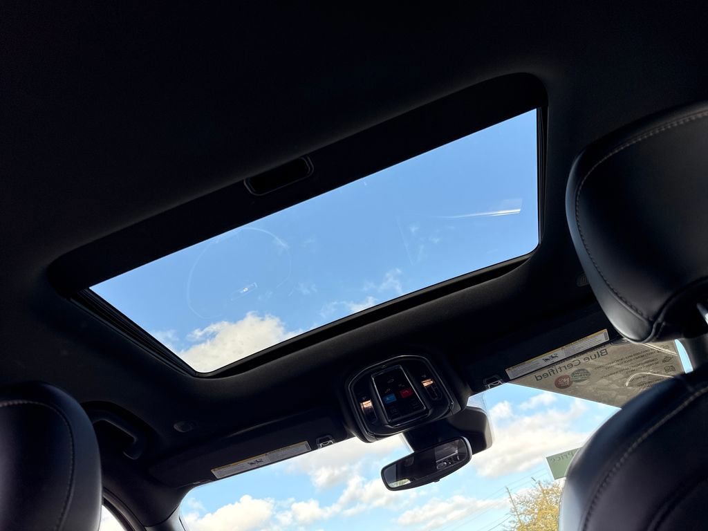 Used 2021 Jeep Grand Cherokee L Laredo image 11