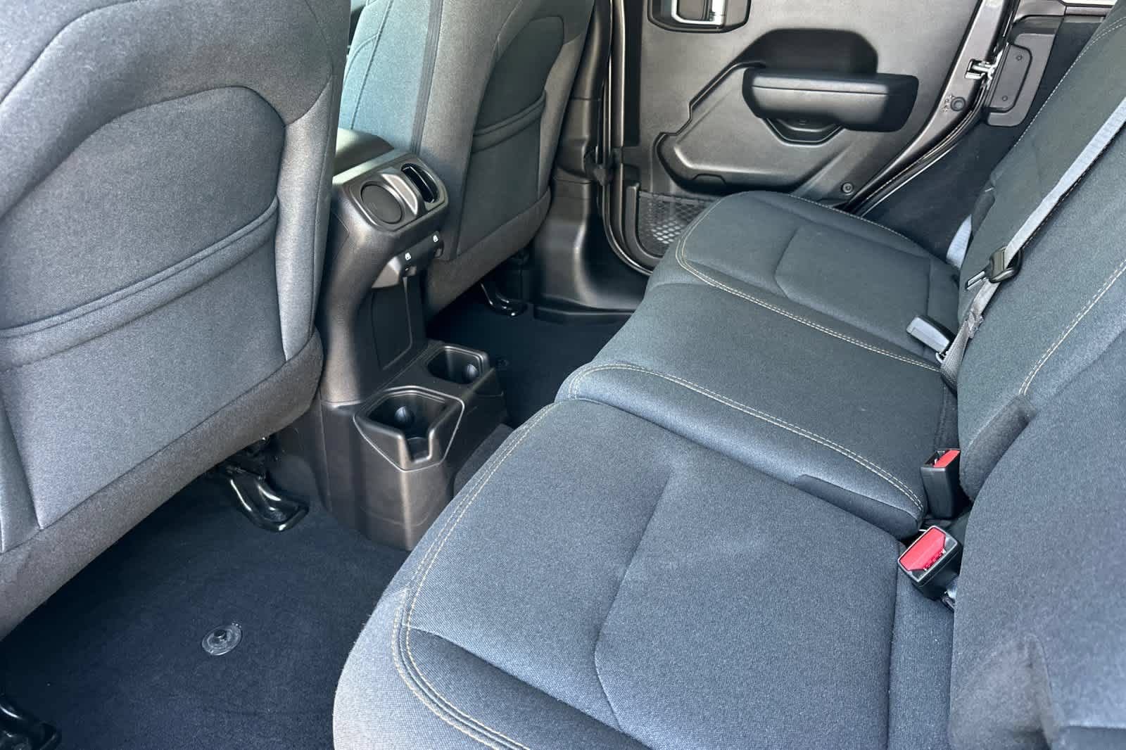 Used 2025 Jeep Wrangler Unlimited Sport AWD/4WD image 4