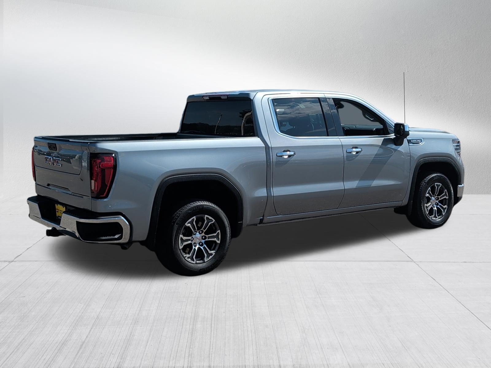Used 2025 GMC Sierra 1500 SLT AWD/4WD image 7