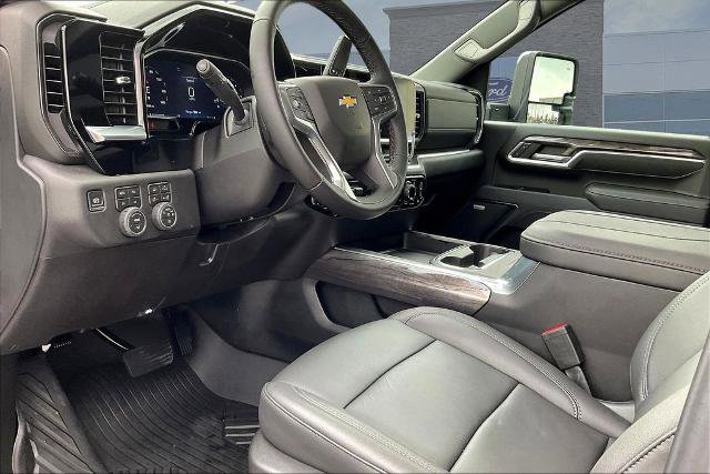 Used 2026 Chevrolet Silverado 2500 LTZ w/ LTZ Convenience Package AWD/4WD image 18