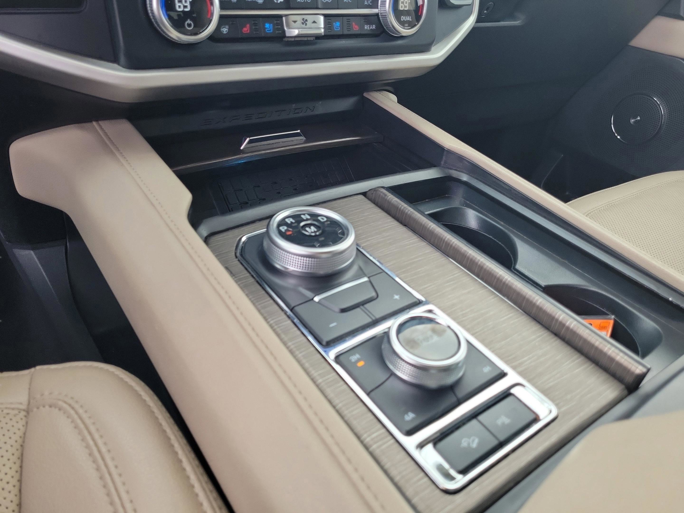 Certified 2024 Ford Expedition Limited image 31