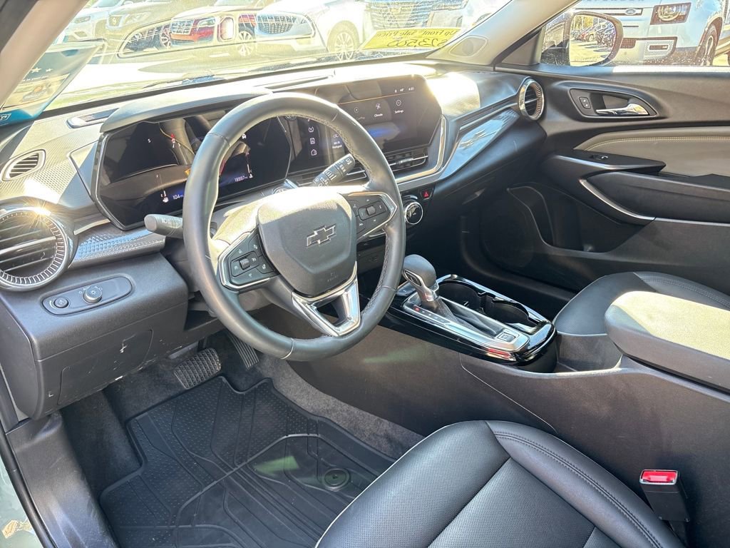 Used 2025 Chevrolet Trax ACTIV image 10
