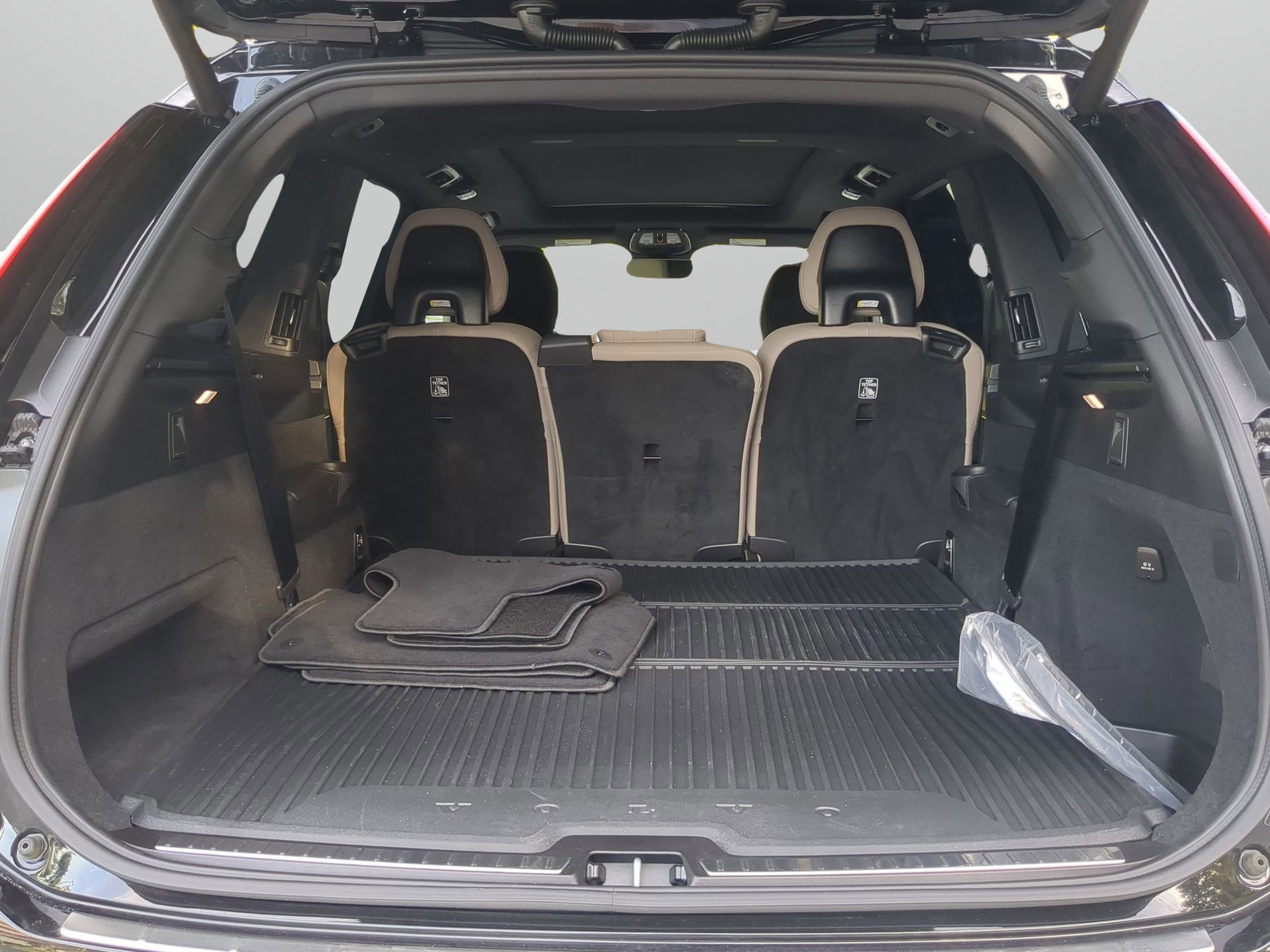 Used 2026 Volvo XC90 B6 Plus w/ Protection Package Premier AWD/4WD image 46